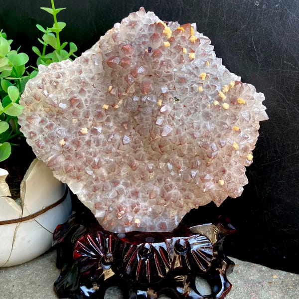 Red-skinned quartz fan with dolomite on carved stand from Jiangxi, China, close-up of terminations