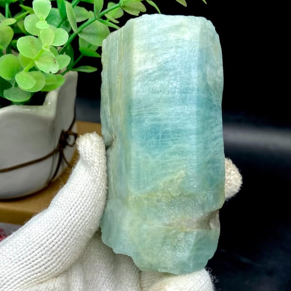 Stout sea-green aquamarine prism from Fujian, China, reverse side