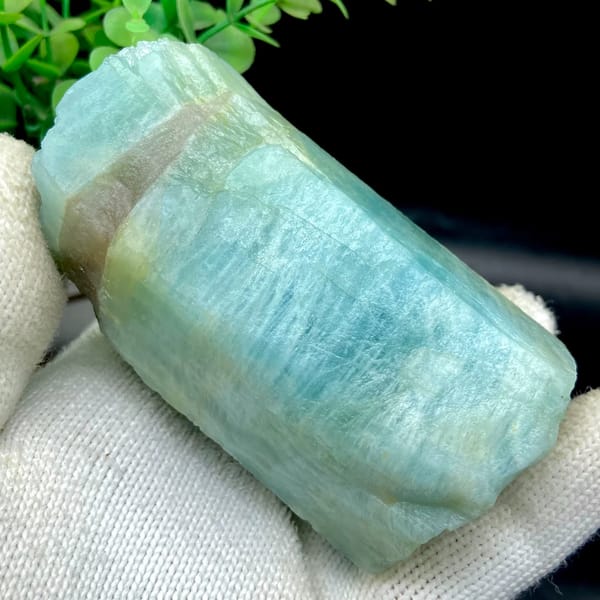 Stout sea-green aquamarine prism from Fujian, China, side view