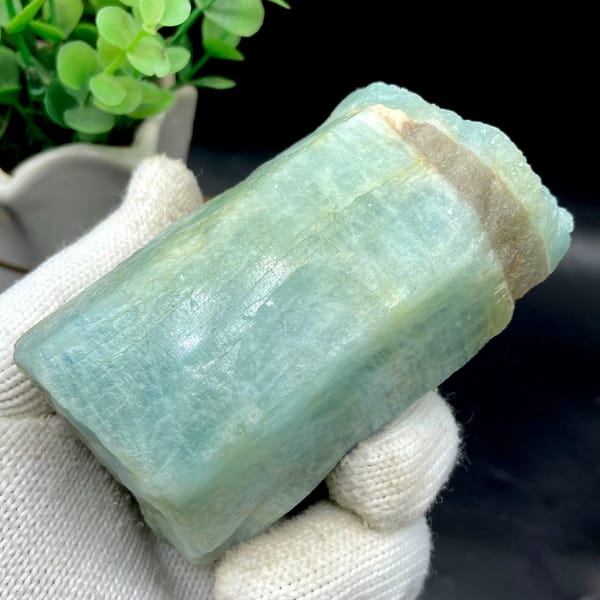 Stout sea-green aquamarine prism from Fujian, China, overall view
