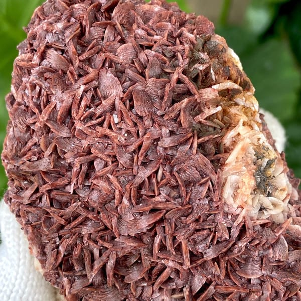 Two-tone red-and-white dolomite plate from Guizhou, China, close-up of terminations