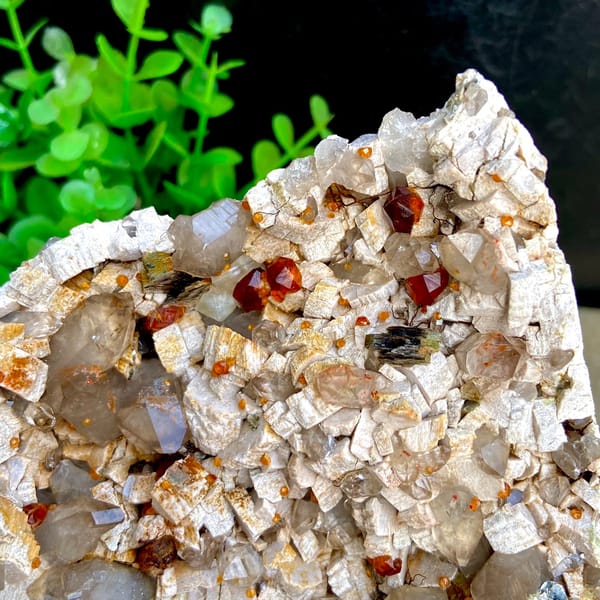 Wine-red garnets scattered over pale quartz plate from Fujian, China, reverse side