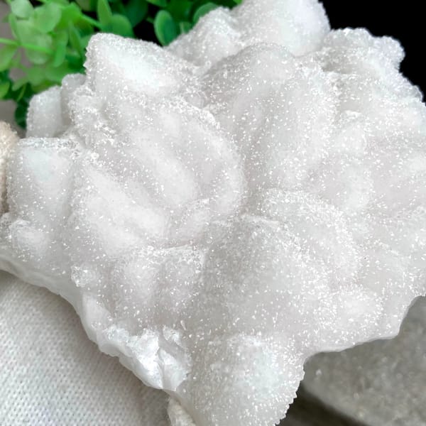Snow-white sparkling quartz plate from Guangdong, China, second angle