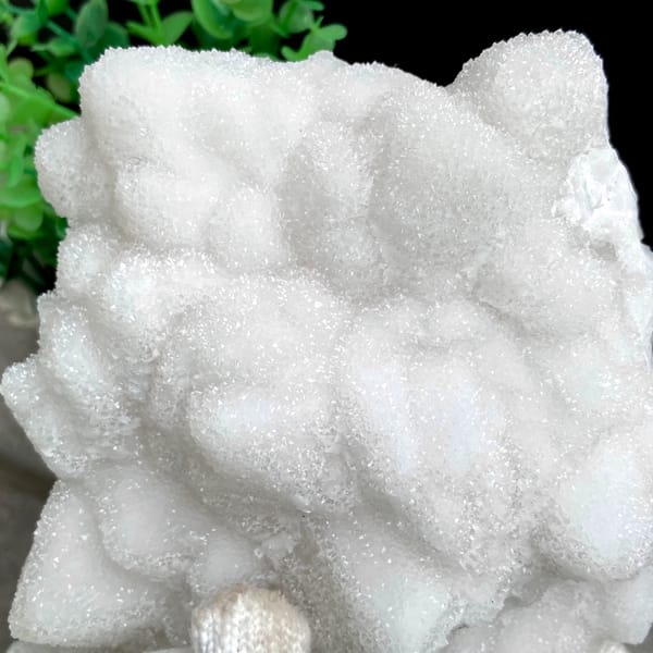 Snow-white sparkling quartz plate from Guangdong, China, reverse side
