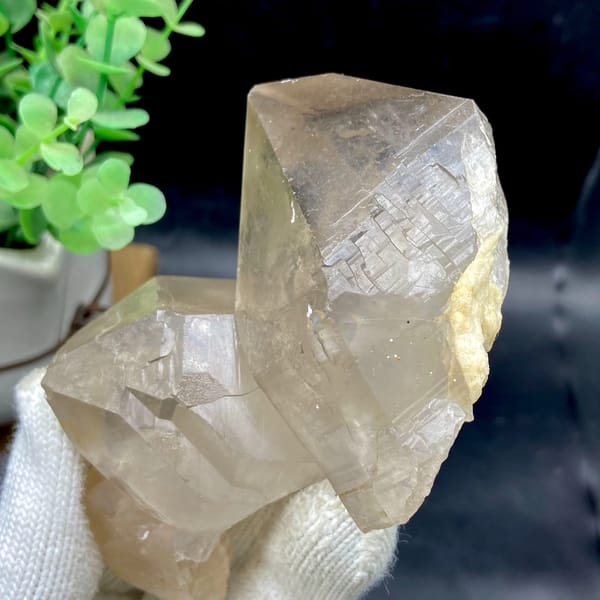 Two pale topaz crystals with sharp terminations from Pakistan, detail of the matrix contact