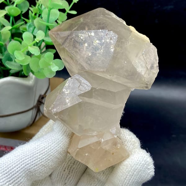 Two pale topaz crystals with sharp terminations from Pakistan, side view