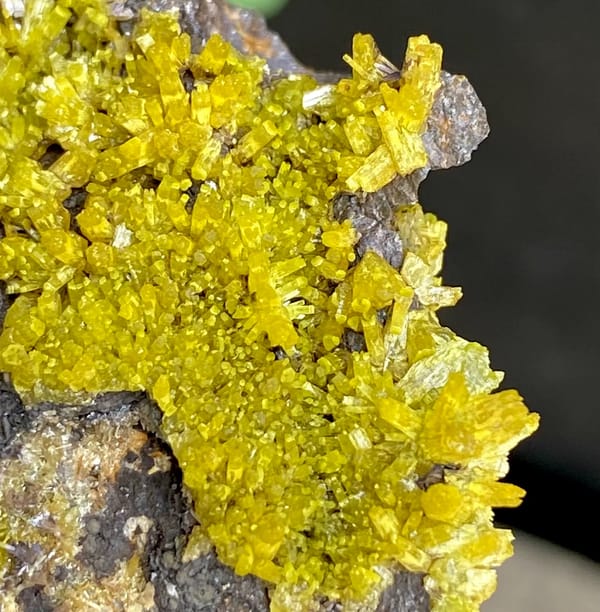 Band of matcha-green pyromorphite across dark limonite from Guangxi, China, reverse side