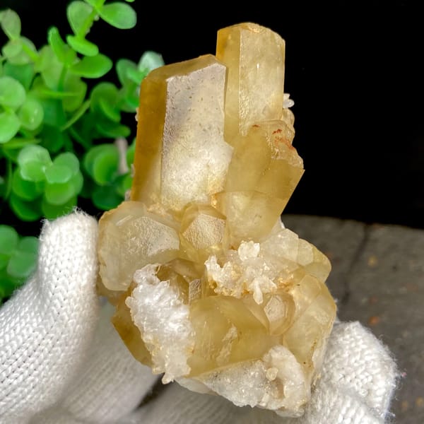 Honey-yellow hexagonal calcite prisms with quartz from Shangbao, Hunan, China, second angle