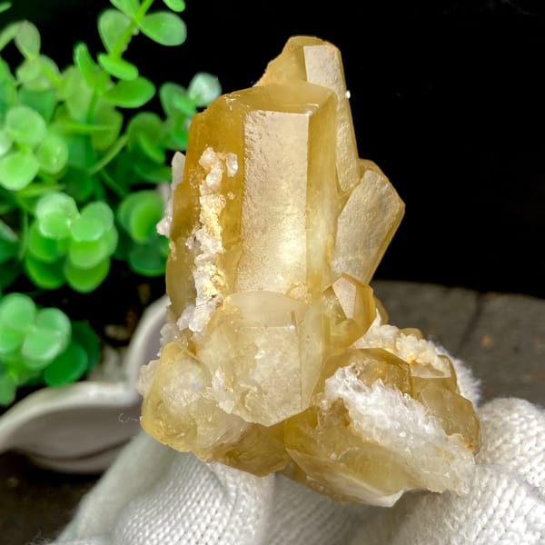 Honey-yellow hexagonal calcite prisms with quartz from Shangbao, Hunan, China, detail of the matrix contact