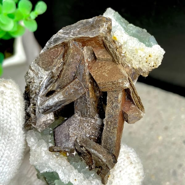 Brown bladed calcite with green fluorite and quartz from Fujian, China, top view
