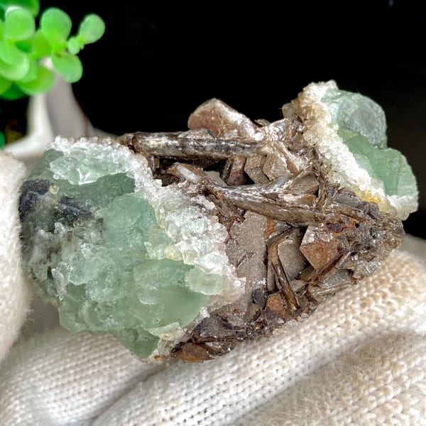 Brown bladed calcite with green fluorite and quartz from Fujian, China, side view