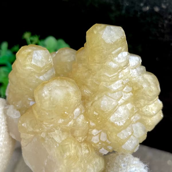 Honey-yellow stepped calcite columns in rounded group from Guizhou, China, close-up of terminations