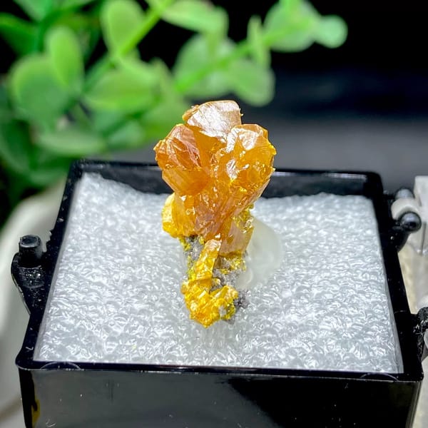 One-of-a-kind golden yellow quartz crystal specimen from Hunan, China, photo 4 of 9