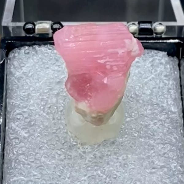 Pink tourmaline crystal from China, natural mineral specimen, photo 1 of 9
