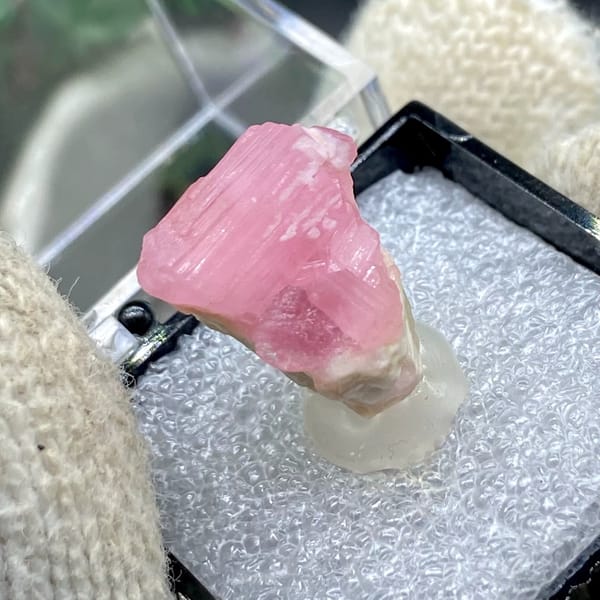 Crystal of pink tourmaline from China, one-of-a-kind specimen, photo 3 of 9
