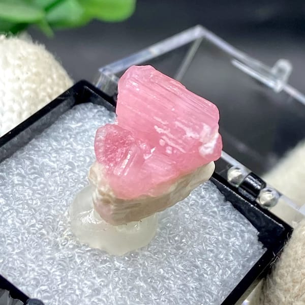 One-of-a-kind pink tourmaline crystal specimen from China, photo 4 of 9
