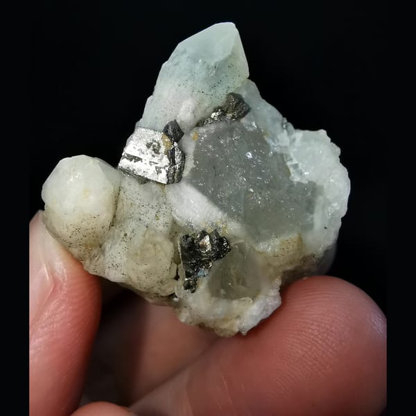 One-of-a-kind quartz crystal specimen, photo 4 of 4