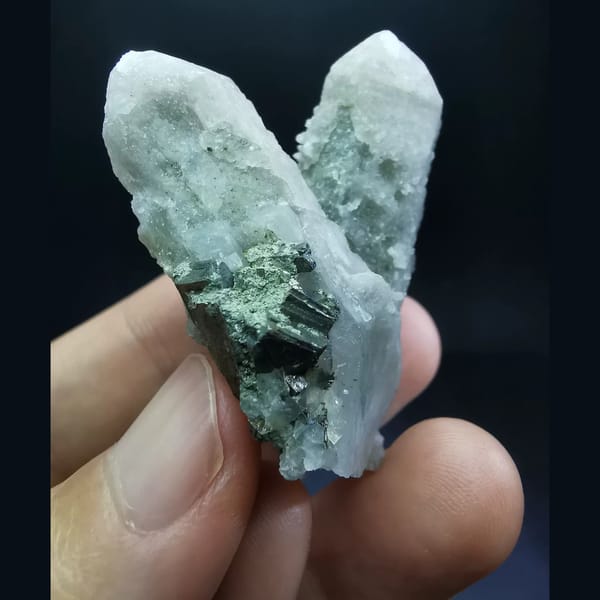 Quartz crystal cluster, 4.6 cm across, raw mineral specimen, photo 2 of 4