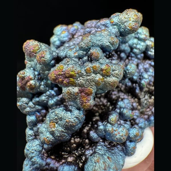Iridescent Limonite 5.5 cm — detail view