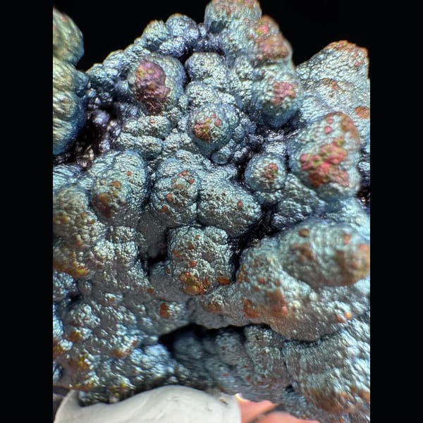 Iridescent Limonite 5.5 cm — detail view