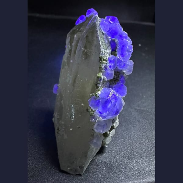 Quartz with Globular Fluorite Yaogangxian 6.1 cm — complete view