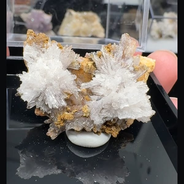 White Creedite with Yellow Inclusions 4.3 cm — complete view