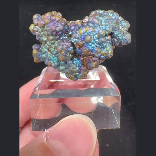 Rainbow Iridescent Limonite Guangdong 4.0 cm — detail view