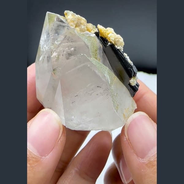 Phantom Quartz with Wolframite Yaogangxian 4.6 cm — detail view