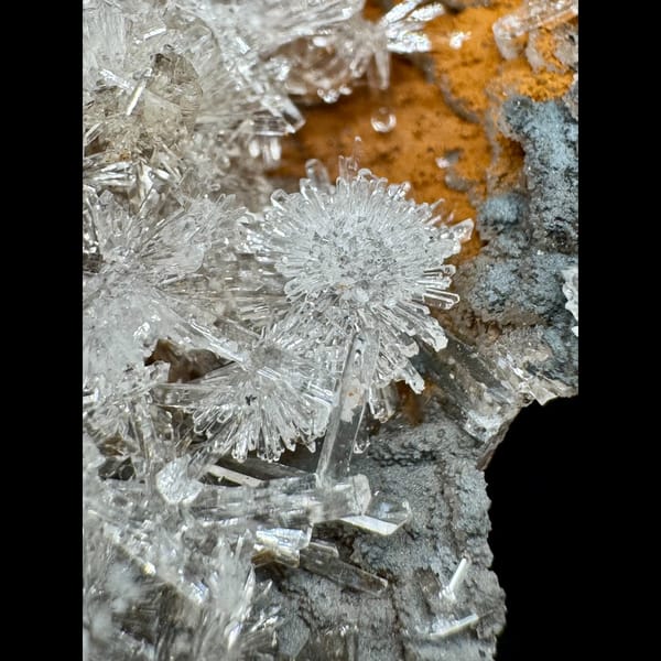 White Creedite Sprays 6.5 cm — detail view