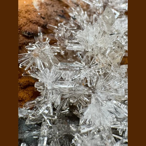 White Creedite Sprays 6.5 cm — detail view