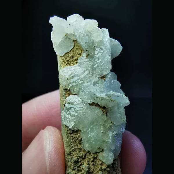 Yellow-skin quartz with white calcite — alternate view