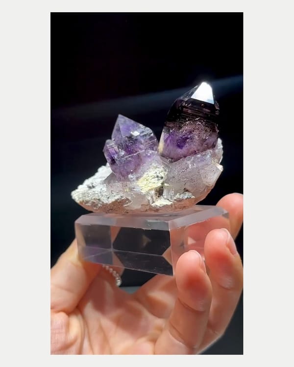 Complete right oblique view of purple phantom quartz specimen