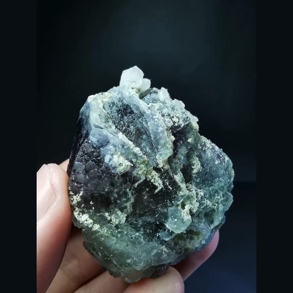 Stepped blue-purple fluorite with quartz — alternate view