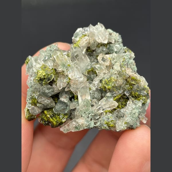 Clear quartz with green epidote and chlorite from Sichuan — complete view