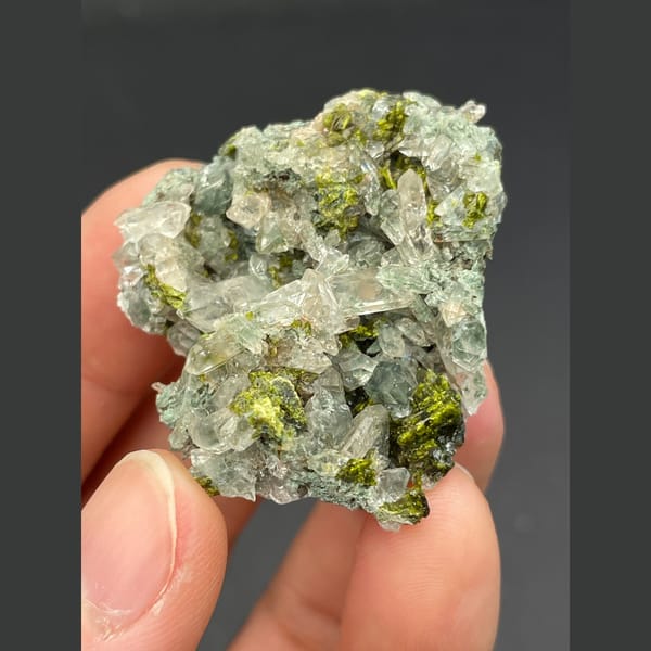 Clear quartz with green epidote and chlorite from Sichuan — alternate view