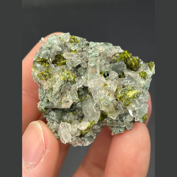 Clear quartz with green epidote and chlorite from Sichuan — detail view