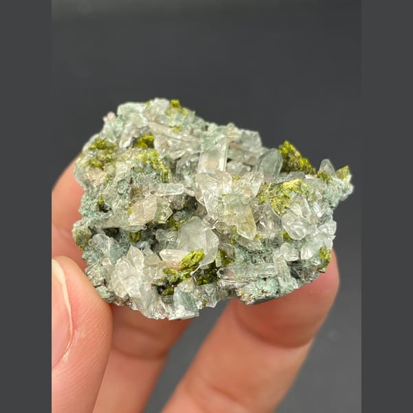Clear quartz with green epidote and chlorite from Sichuan — detail view