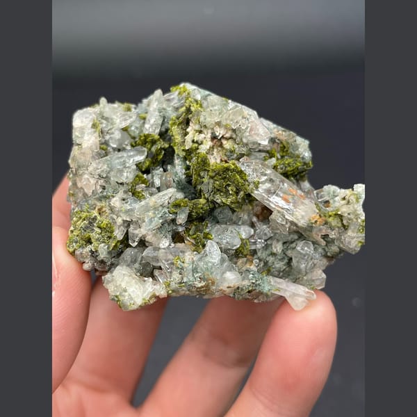 Glassy green phantom quartz with dark green epidote from Meigu, Sichuan — complete view