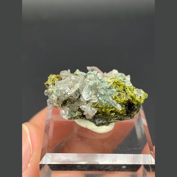 Small clear quartz with green epidote from Meigu, Sichuan — alternate view