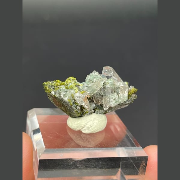 Small clear quartz with green epidote from Meigu, Sichuan — alternate view