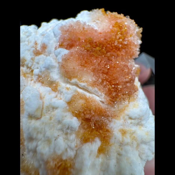 Popcorn Gypsum with Orange Spots Dali 7.0 cm — detail view