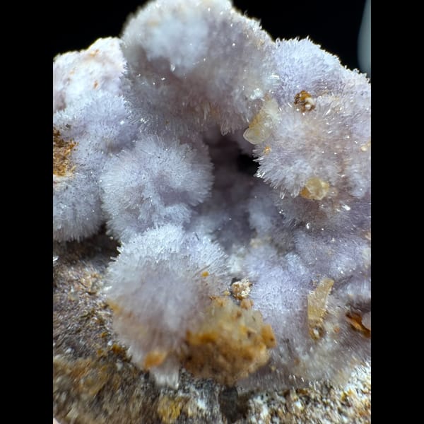 Purple Fuzzy Creedite 7.0 cm — detail view