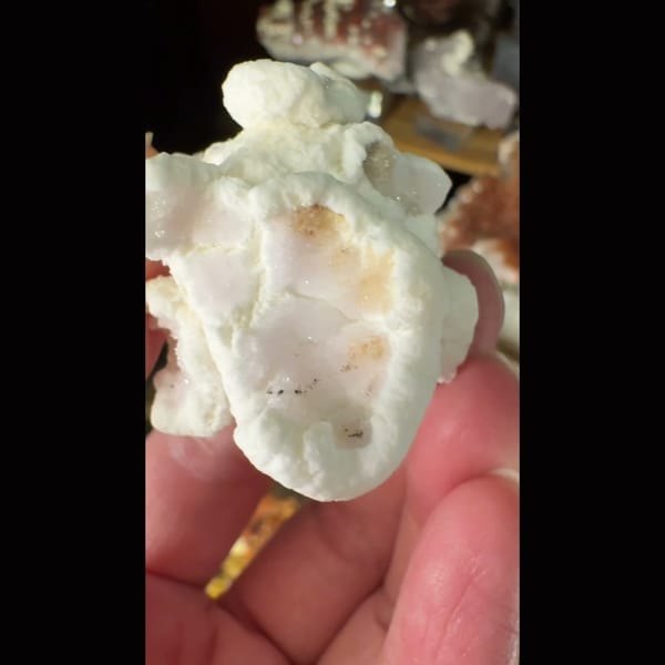 White and Pink Popcorn Gypsum Guizhou 5.0 cm — complete view