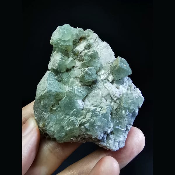 Green fluorite on candle quartz — complete view