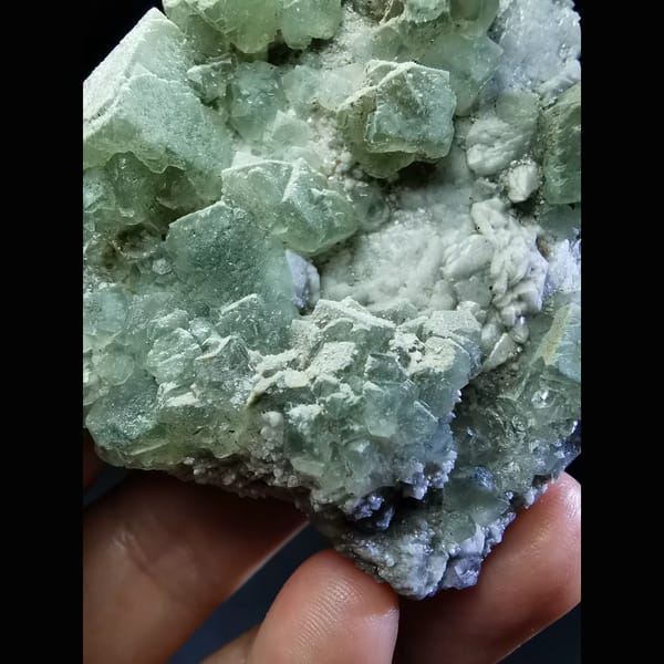 Green fluorite on candle quartz — alternate view