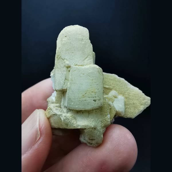 Yellow columnar and platy calcite — complete view