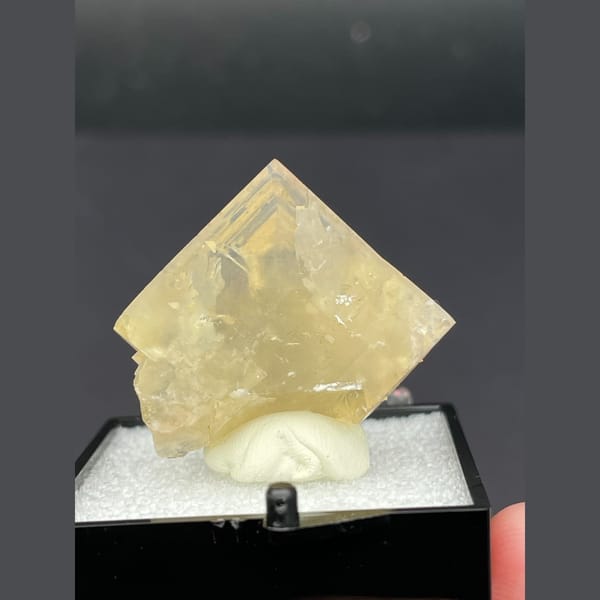 Glassy honey yellow fluorite crystal from Beijing — alternate view