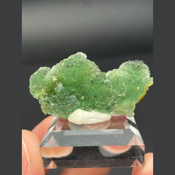 Stepped emerald green fluorite from Henan — complete view