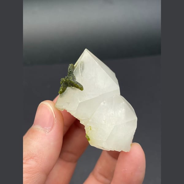 Milky quartz points with dark green epidote from Sichuan — complete view