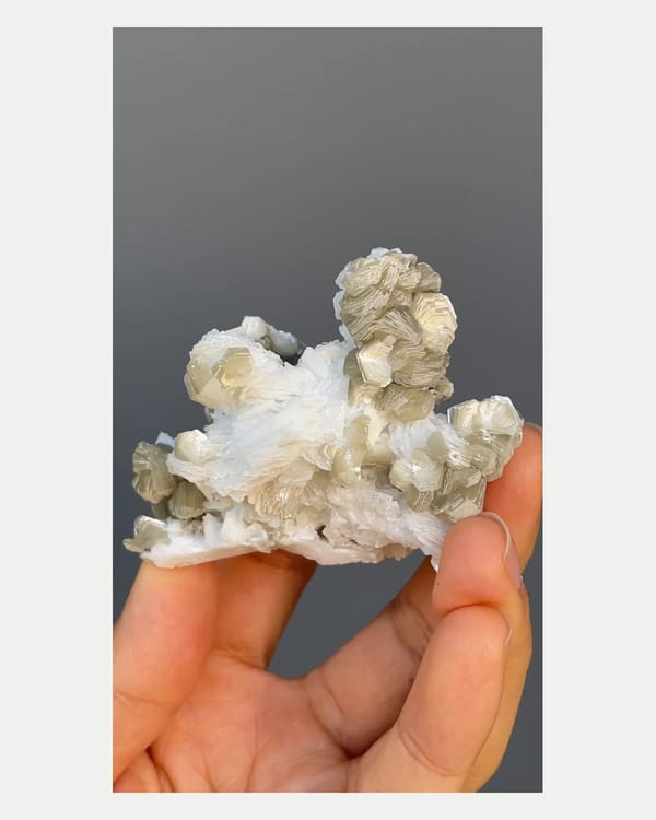 Complete right oblique view of Pakistan mica specimen